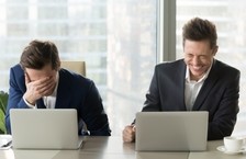Αστείες ιστορίες συνέντευξης εργασίας που θα σας κάνουν να χτυπάτε